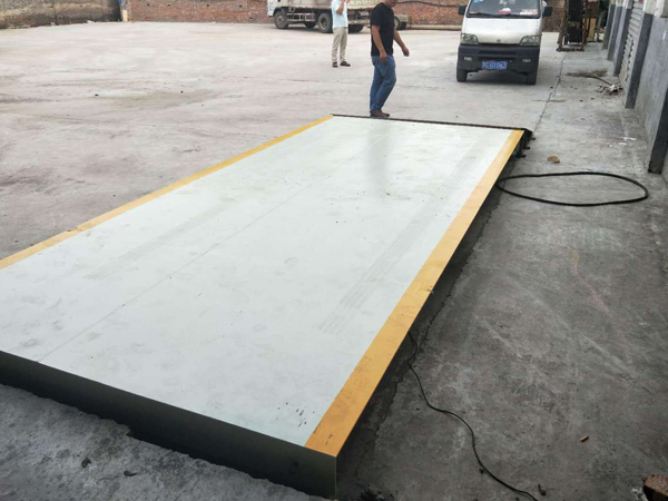 洛陽伊川山連山農(nóng)貿(mào)市場(chǎng)2.2x5m 20噸電子地磅施工案例